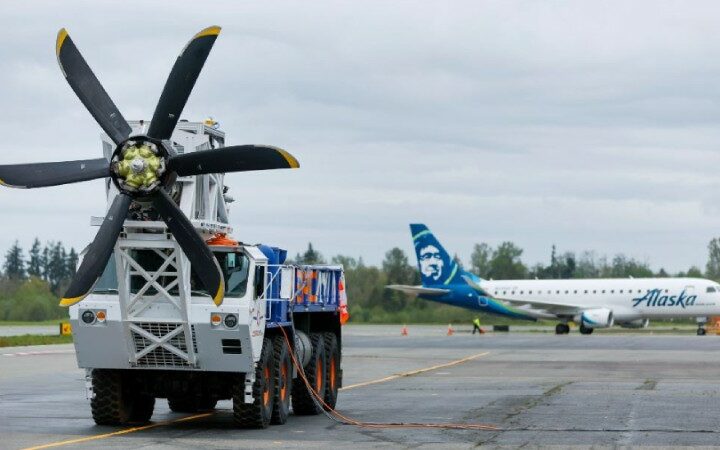 The largest zero-emission aircraft will be developed by Alaska Airlines and ZeroAvia
