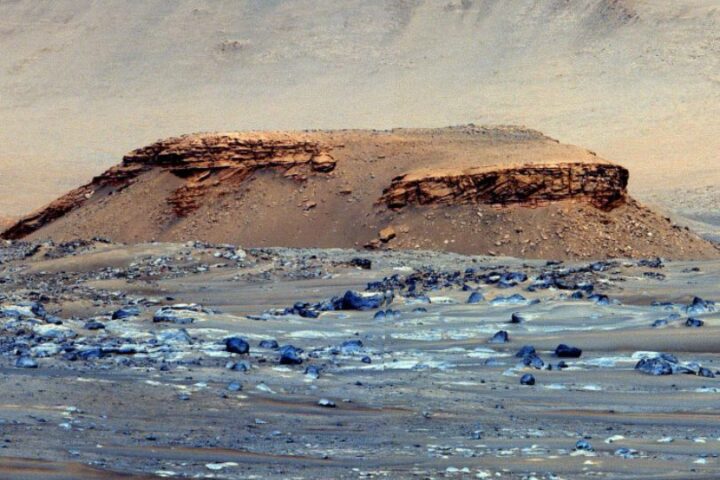 Rover sampling finds organic molecules in water-altered rocks on Mars