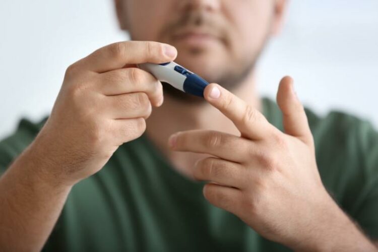 Beware, insomniacs: This lifestyle may increase your risk of diabetes, according to a new study.